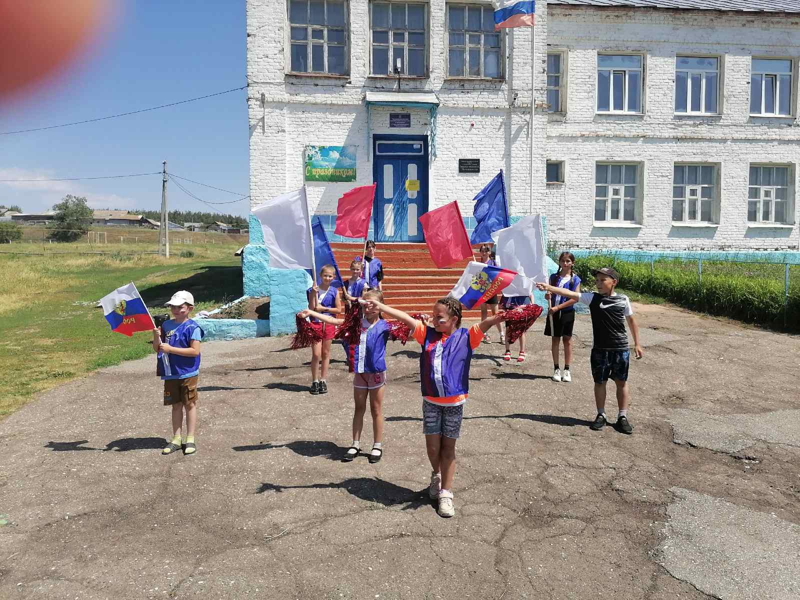 12 июня отмечается важный государственный праздник - День России!.